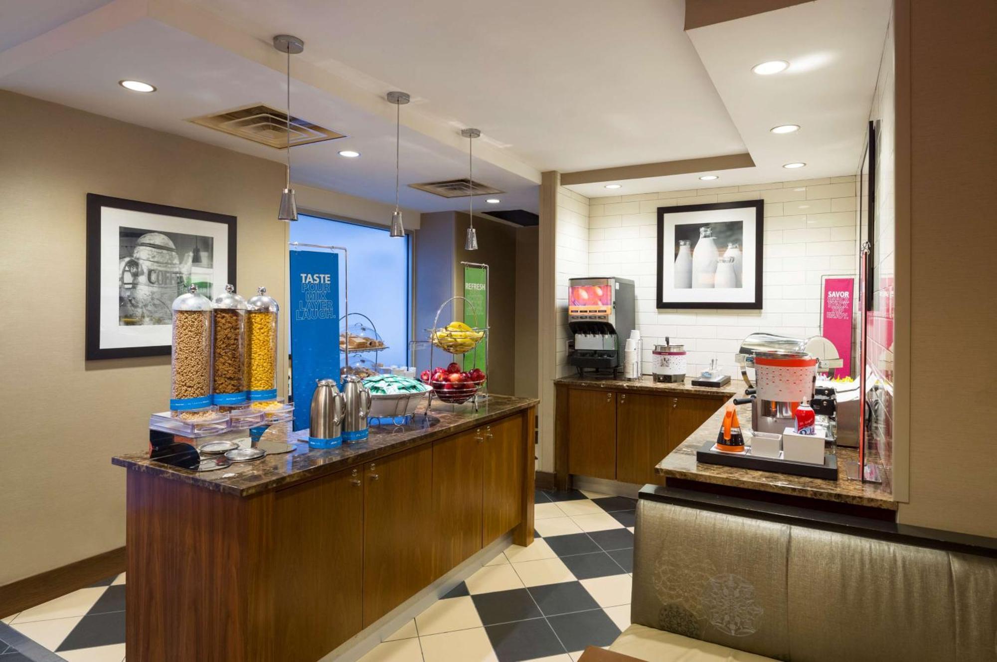 Hampton Inn Manhattan Chelsea New York Bagian luar foto